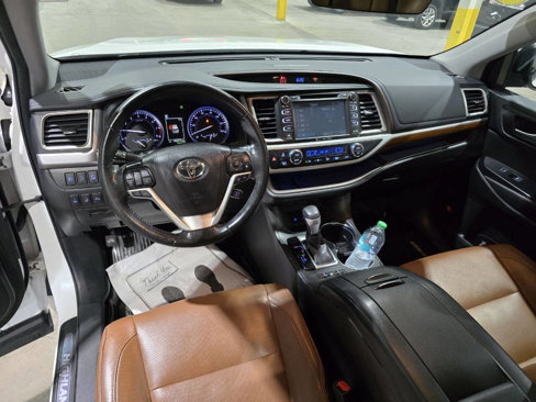 Used 2018 Toyota Highlander AWD V6 image 29