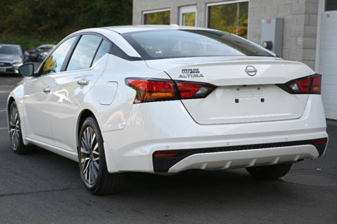 Used 2025 Nissan Altima 2.5 SV image 3