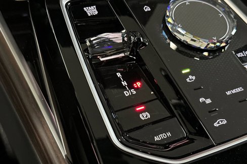 New 2026 BMW 750e xDrive image 16