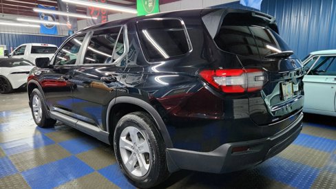 Used 2023 Honda Pilot LX image 5