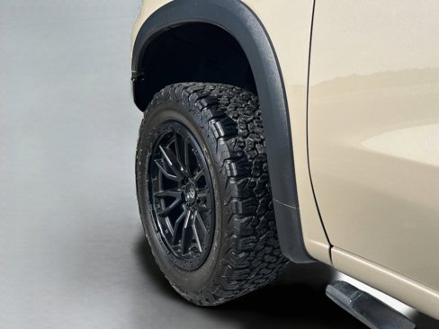 Used 2022 Chevrolet Silverado 1500 ZR2 w/ Technology Package image 25