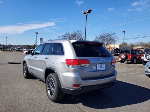 Used 2017 Jeep Grand Cherokee Limited w/ Luxury Group II image 3