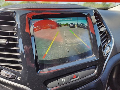 Used 2019 Jeep Cherokee Limited image 28