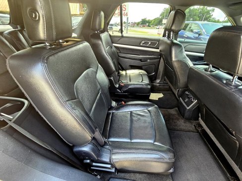 Used 2016 Ford Explorer XLT w/ Equipment Group 202A image 14