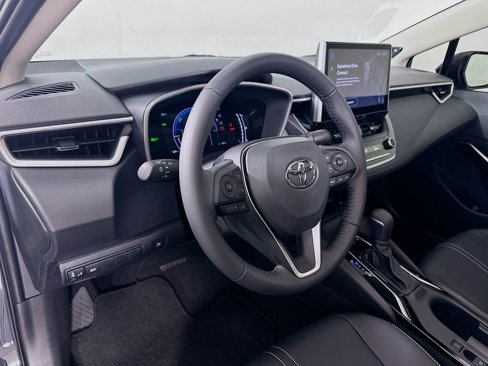 Certified 2025 Toyota Corolla XLE image 9