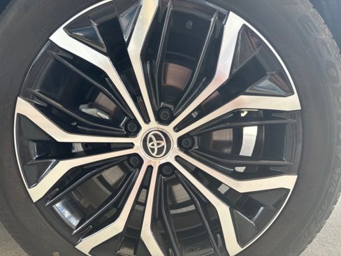 Used 2024 Toyota Crown Limited image 5