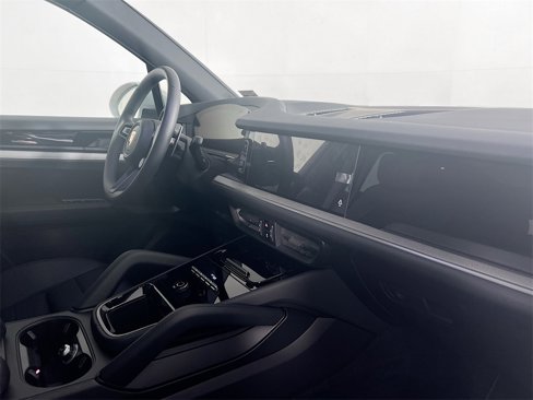 Used 2025 Porsche Cayenne image 31