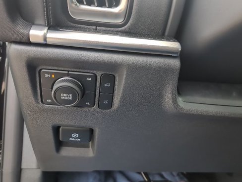 New 2025 Ford Expedition Platinum image 9