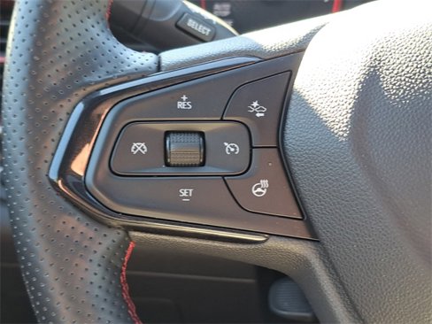 Used 2025 Chevrolet Trax RS w/ Sunroof Package image 17