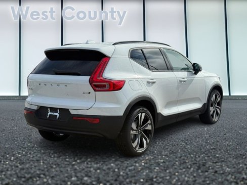 New 2026 Volvo XC40 B5 Ultra w/ Climate Package image 3