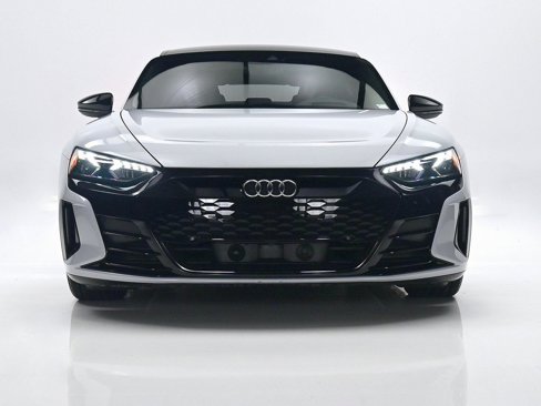 Used 2022 Audi e-tron GT Prestige image 2