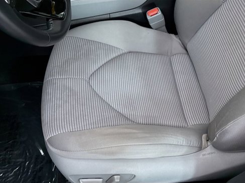Used 2021 Toyota Highlander LE image 18