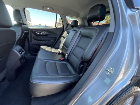 Used 2024 GMC Terrain SLT image 23