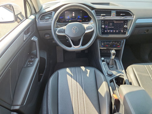 Used 2022 Volkswagen Tiguan SE image 13