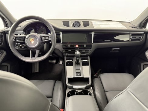 Certified 2025 Porsche Macan image 21