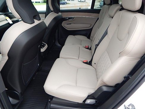 New 2026 Volvo XC90 B6 Plus w/ Protection Package Premier image 14