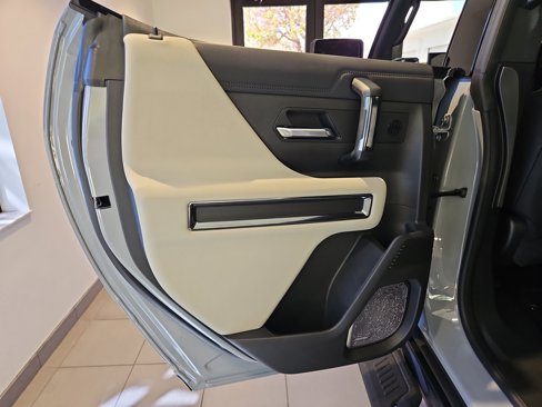 New 2026 GMC Hummer EV 4x4 Crew Cab image 10
