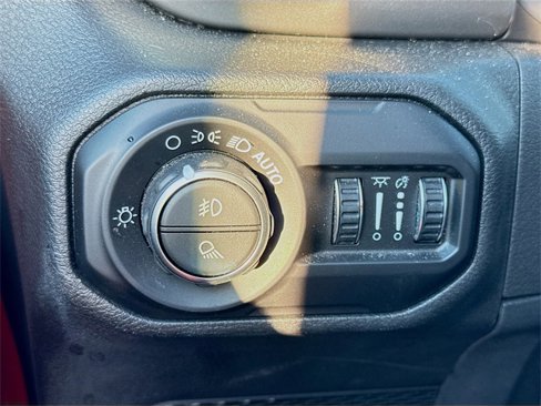 Used 2020 Jeep Gladiator Overland w/ LED Lighting Group image 17