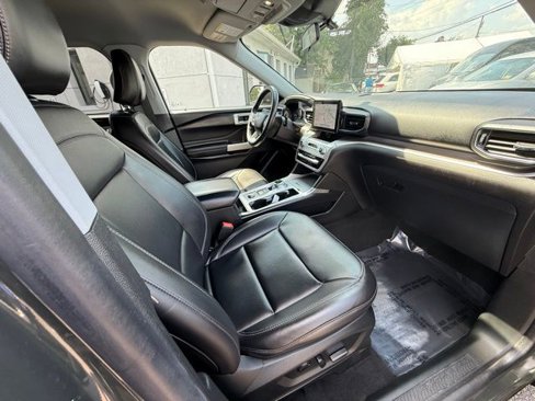 Used 2022 Ford Explorer XLT w/ Equipment Group 202A image 33