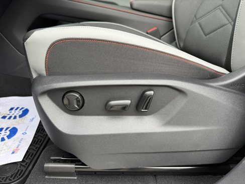 New 2025 Volkswagen Atlas Peak Edition SE image 30