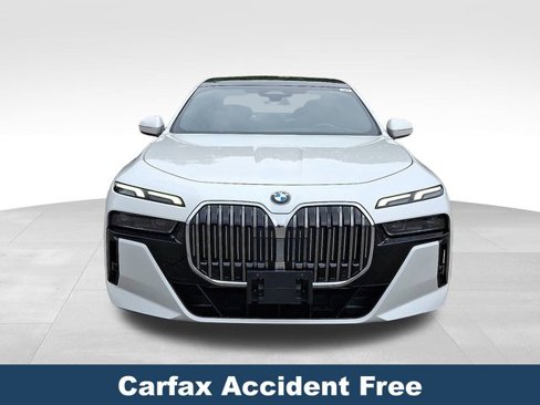 Used 2025 BMW 740i xDrive image 3