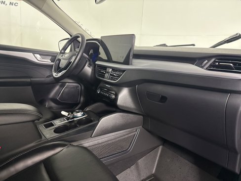 Used 2023 Ford Escape Platinum image 29