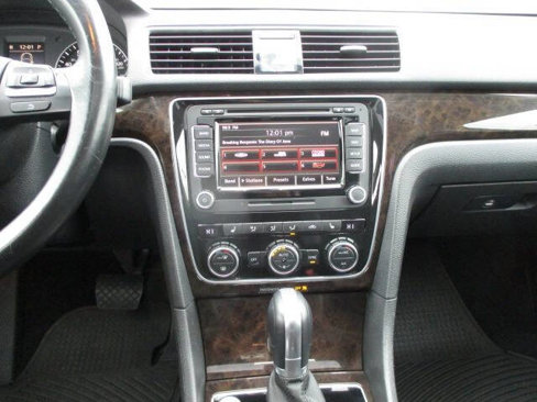 Used 2015 Volkswagen Passat TDI SEL Premium image 30