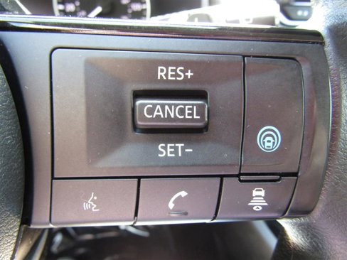 Used 2022 Nissan Rogue SV image 15