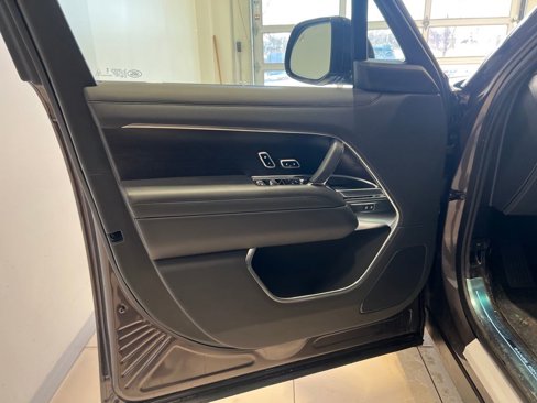 New 2025 Land Rover Range Rover Long Wheelbase SE image 30