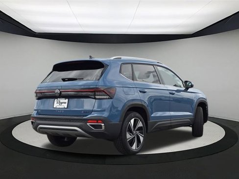 New 2025 Volkswagen Taos SE image 7