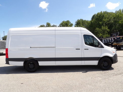 Used 2025 Mercedes-Benz Sprinter 2500 image 9