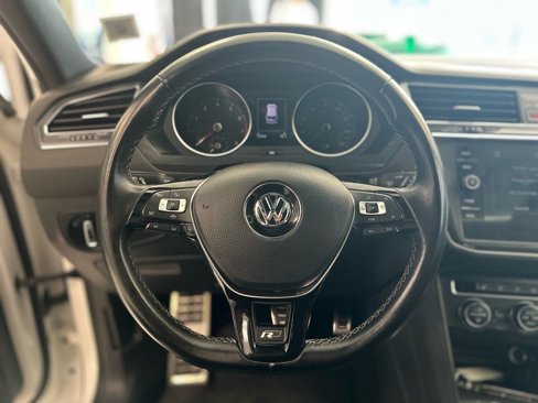 Used 2021 Volkswagen Tiguan SE R-Line image 18