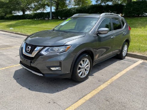 Used 2017 Nissan Rogue SV image 4