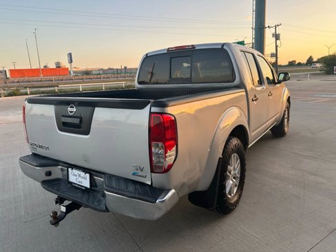 Used 2018 Nissan Frontier SV image 5