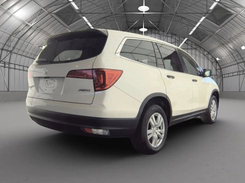 Used 2017 Honda Pilot LX image 4