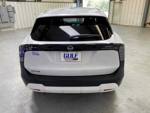 Used 2025 Nissan Kicks SV image 7