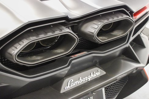 Used 2025 Lamborghini Revuelto image 17