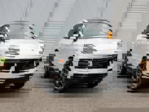 New 2025 Porsche Cayenne Coupe image 9