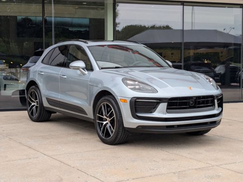 Certified 2025 Porsche Macan image 7