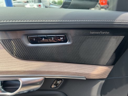 New 2026 Volvo XC90 B6 Plus w/ Protection Package Premier image 13