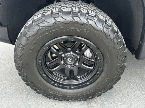 Used 2025 Chevrolet Silverado 1500 ZR2 w/ Technology Package image 17