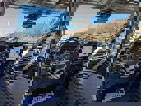 New 2025 Ford F350 Lariat w/ Chrome Package image 17