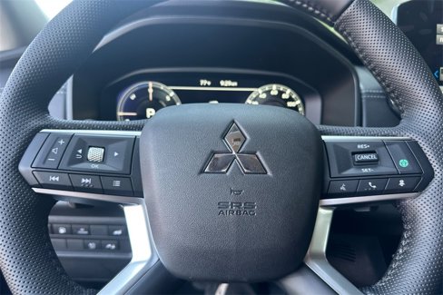 New 2025 Mitsubishi Outlander SEL image 24