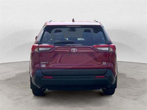 Used 2021 Toyota RAV4 LE image 4