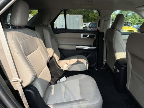 Used 2022 Ford Explorer XLT image 27