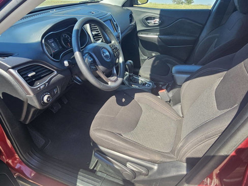 Used 2019 Jeep Cherokee Latitude w/ Popular Appearance Group image 8