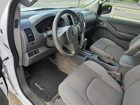Used 2012 Nissan Frontier SV image 17