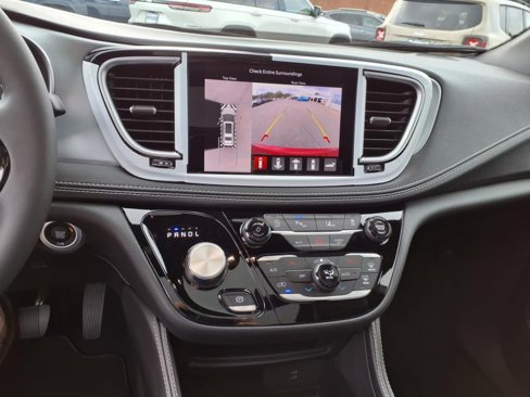 New 2026 Chrysler Pacifica Limited image 16