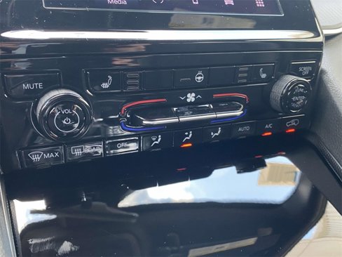 New 2025 Jeep Grand Cherokee L Altitude image 23