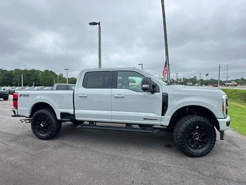 New 2025 Ford F250 Lariat w/ Black Appearance Package image 4